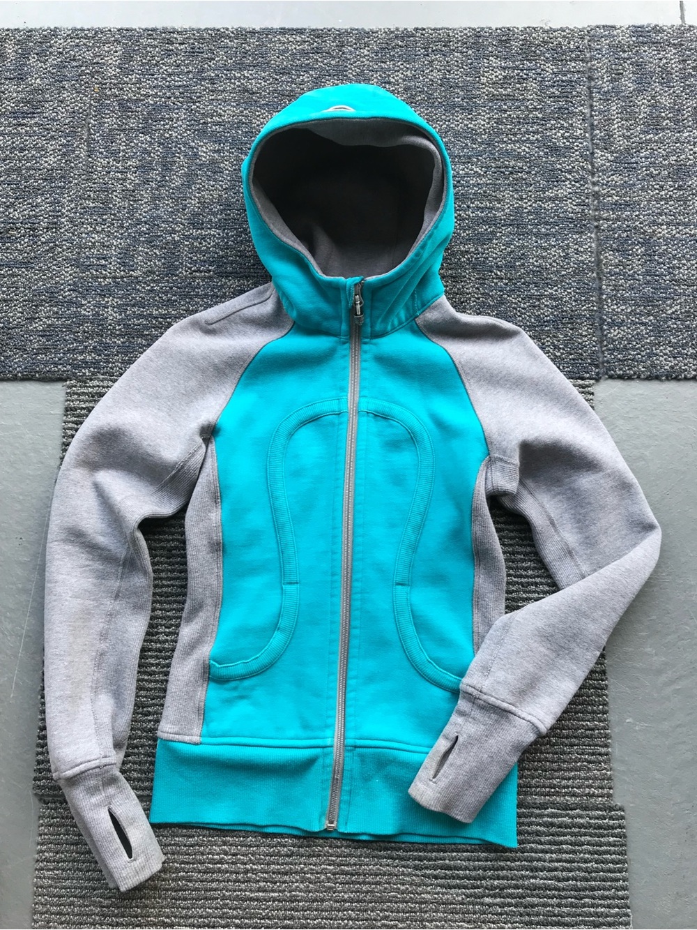 Lululemon Teal and Gray Scuba
